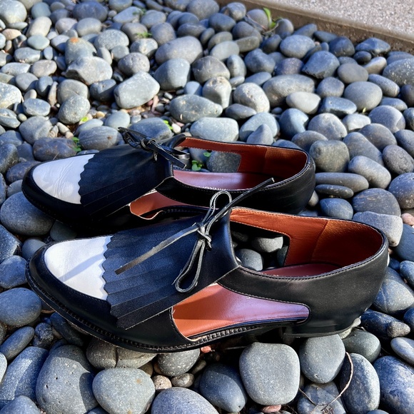 Rebecca Minkoff Black & White Leather Spectator Shoes with Kiltie & cut-outs - Picture 2 of 6